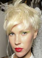 fryzury krótkie włosy blond , galeria zdjęć numer zdjęcia z fryzurką dla kobiet to:  79